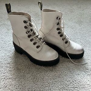 DR. MARTEN Leona Boot